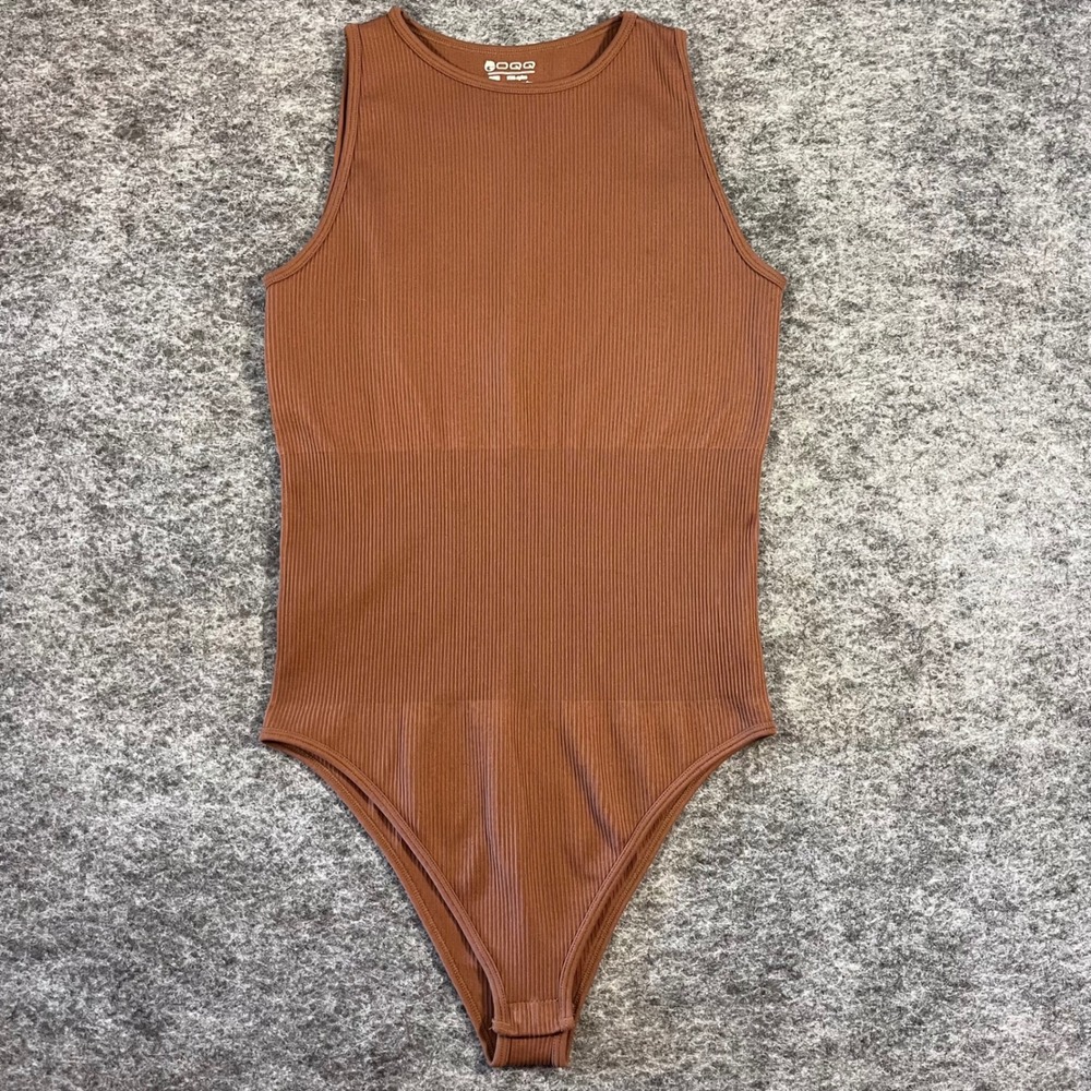 OQQ Bodysuit Womens L‎ Brown Seamless Ribbed Sleeveless Crew Neck Compression